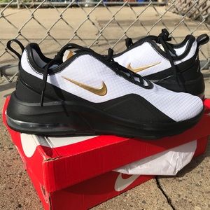Nike air max’s motion 2 New size 11